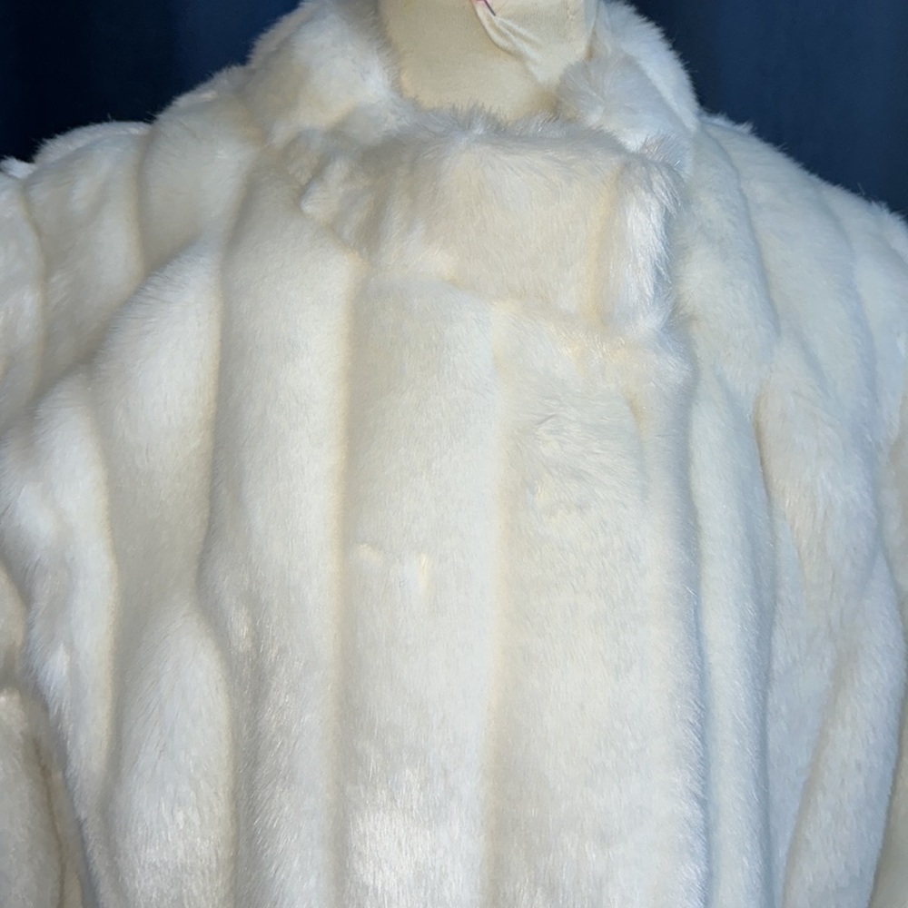 Vintage Item House Inc Faux Fur White Coat NWT - Picture 3 of 12